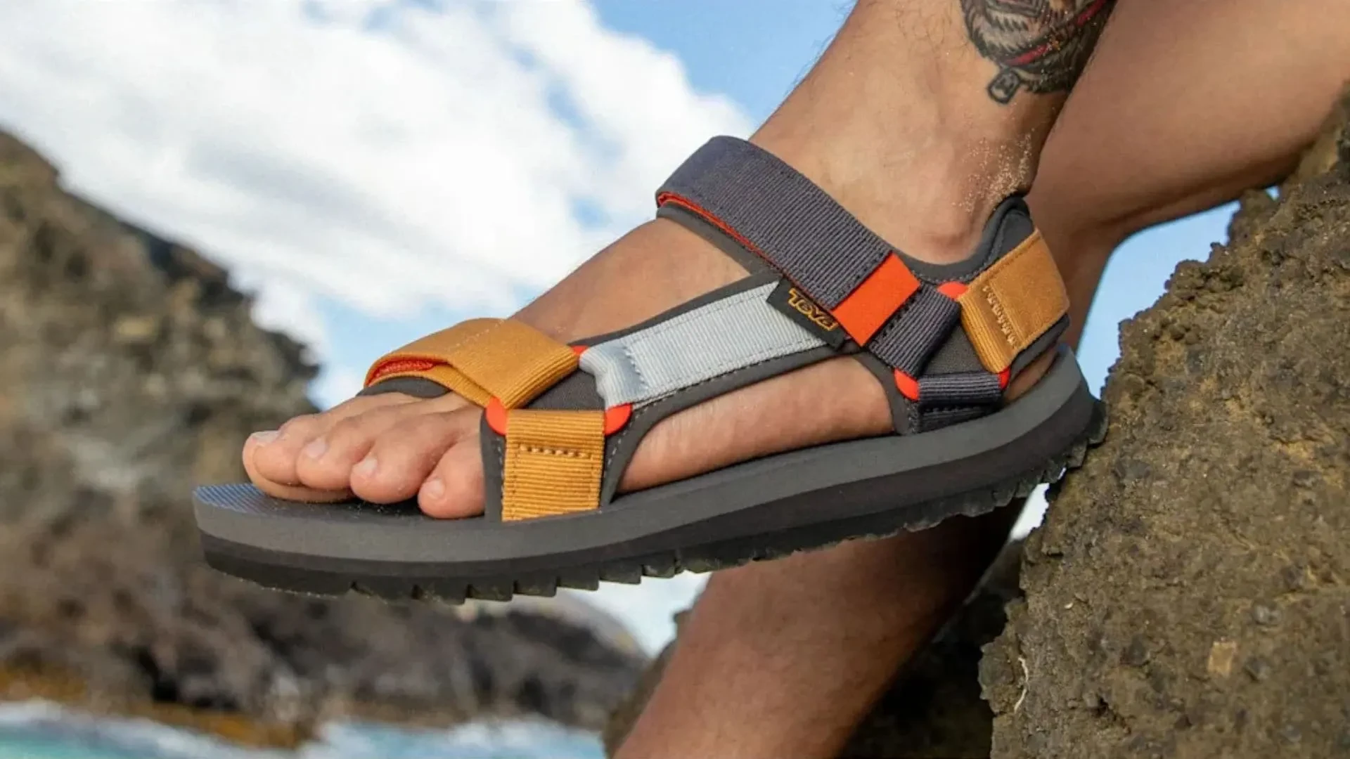 8-sandal-teva-universal-trail-phu-hop-cho-nhung-chuyen-di-da-ngoai.webp
