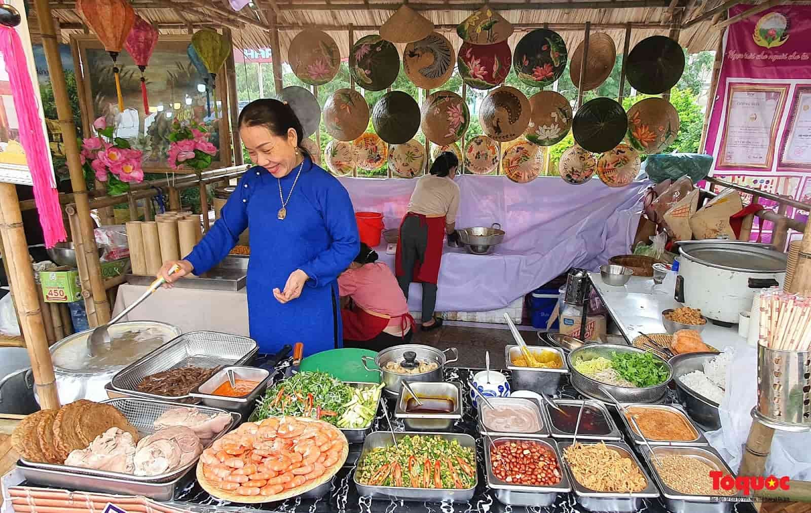 3-trai-nghiem-van-hoa-va-am-thuc-doc-dao-tai-le-hoi-cau-ngu.jpg