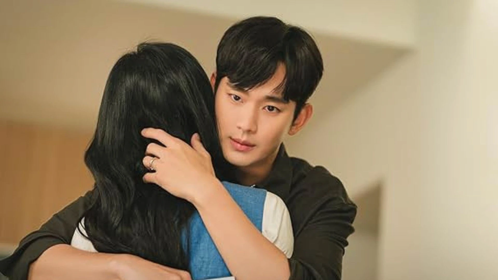 5-kim-soo-hyun-tiep-tuc-chung-minh-duoc-nang-luc-dien-xuat-cua-minh.webp
