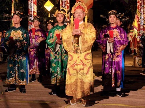 4-dan-xa-tac-uy-nghi-voi-kien-truc-doc-dao-la-noi-dien-ra-nghi-thuc-te-le-quan-trong-the-hien-long-thanh-kinh.jpg