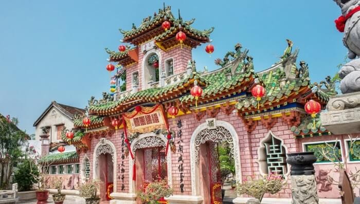 2-kien-truc-doc-dao-cua-hoi-quan-phuc-kien.jpg