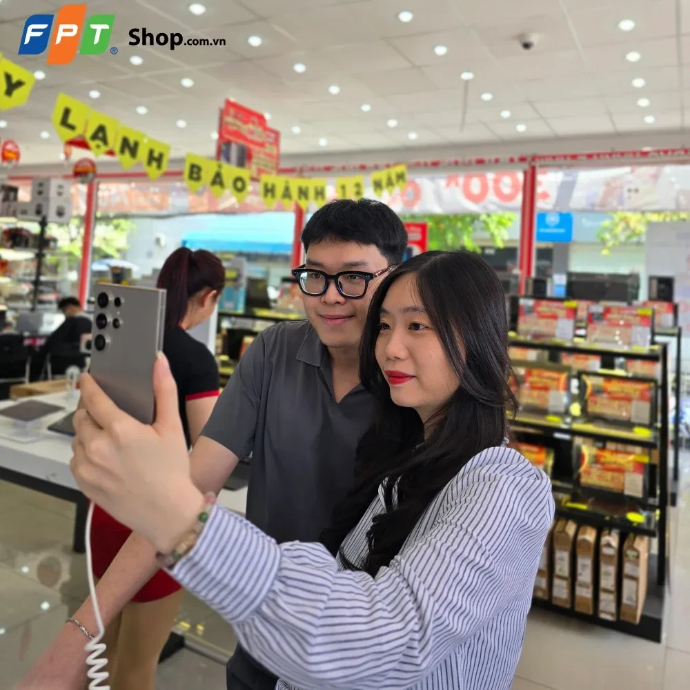 fpt-shop-duoc-nhieu-khach-hang-tre-tin-chon.webp