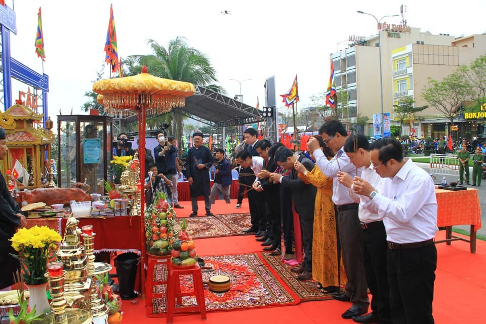 4-bi-quyet-de-co-mot-chuyen-du-lich-le-hoi-cau-ngu-tron-ven.jpg