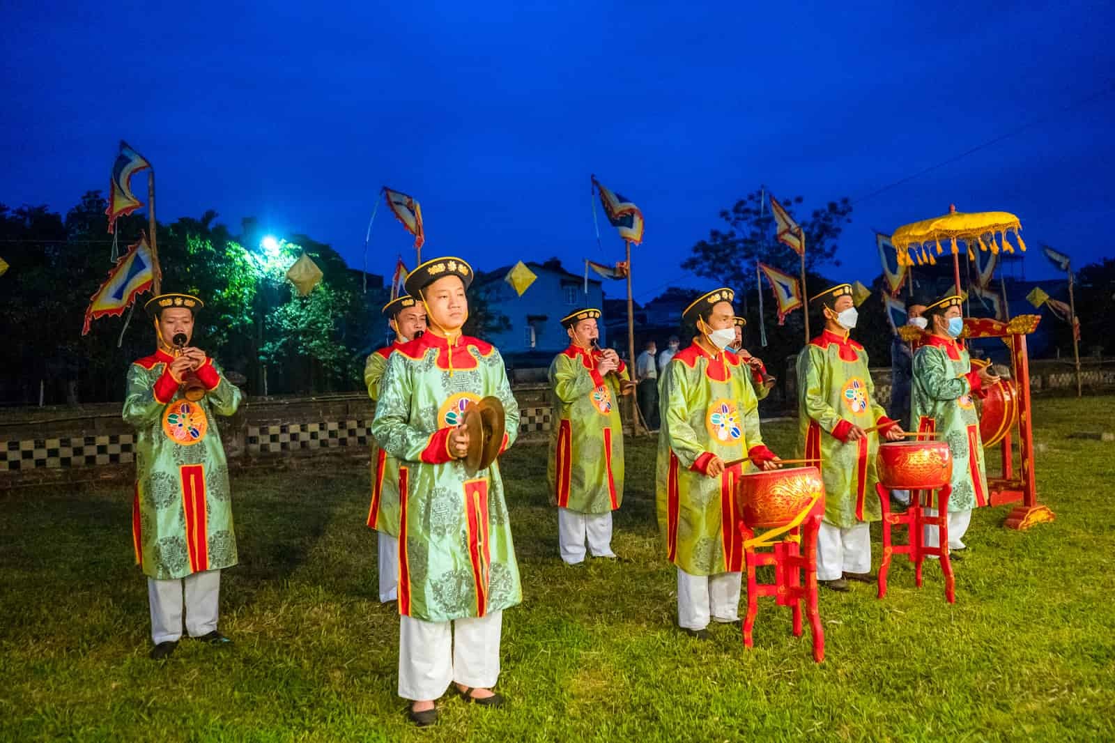 3-le-te-xa-tac-trang-nghiem-tai-dan-xa-tac-hue.jpg